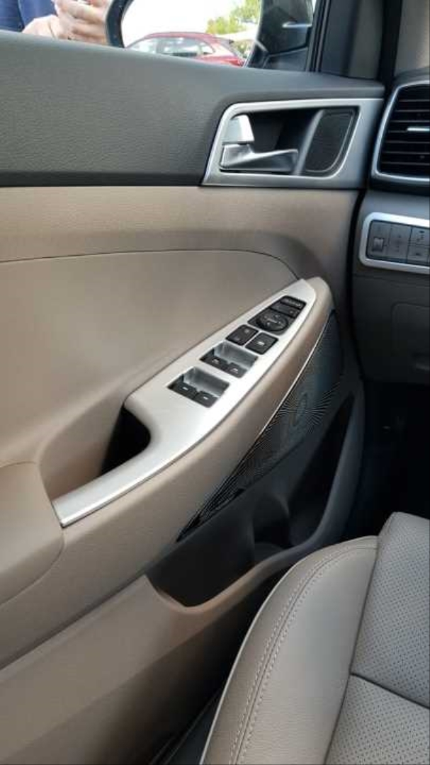 Hyundai Tucson 2015-2018 Kapı Kolçak Kaplama Silver (Koltuk Isıtıcılı Model) 4