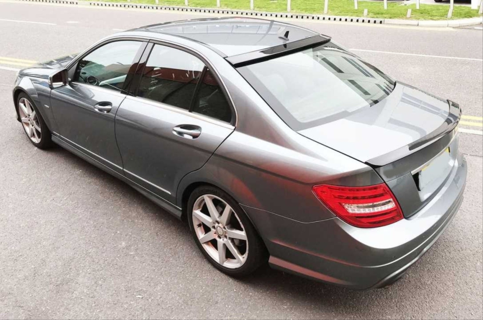 W204 2007-2014 C Serisi İçin Uyumlu Cam Üstü Spoiler - Piano Black (Parlak Siyah) 3