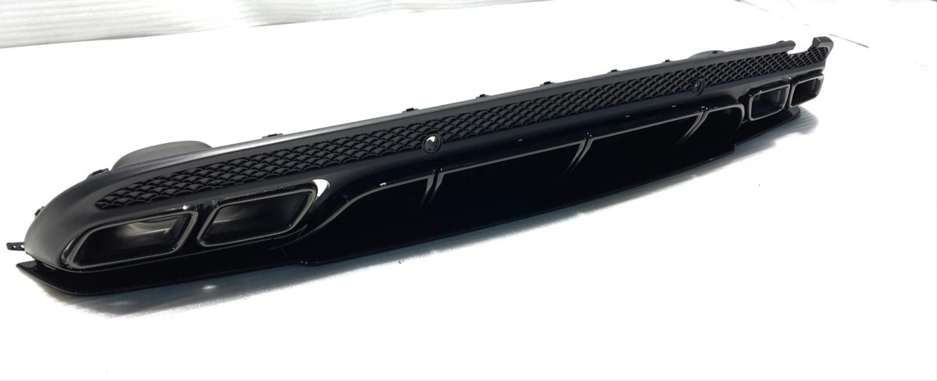 W205 C Serisi İçin Edition 1 Difüzör & Egzoz Seti Piano Black (AMG Sedan) (Siyah Egzoz ile) 3