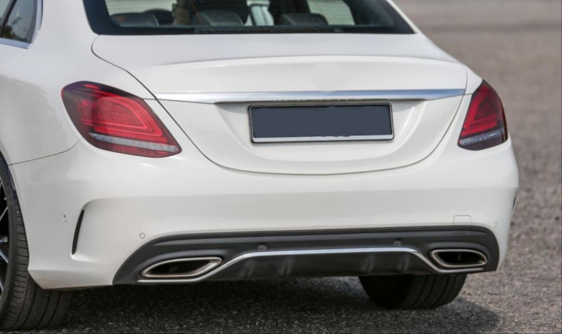 W205 C Serisi için Uyumlu Makyajlı AMG Görünüm Arka Tampon & Egzoz 2