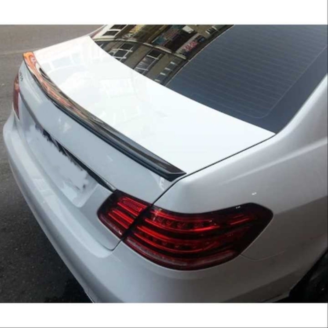 W212 E Serisi Spoiler - Piano Black (Parlak Siyah) 3