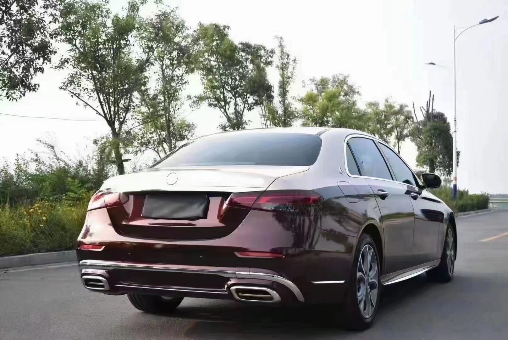 W213 Yeni E Serisi için Uyumlu 2020+ Maybach Görünüm Body Kit (Siyah Sis Kapak) 5