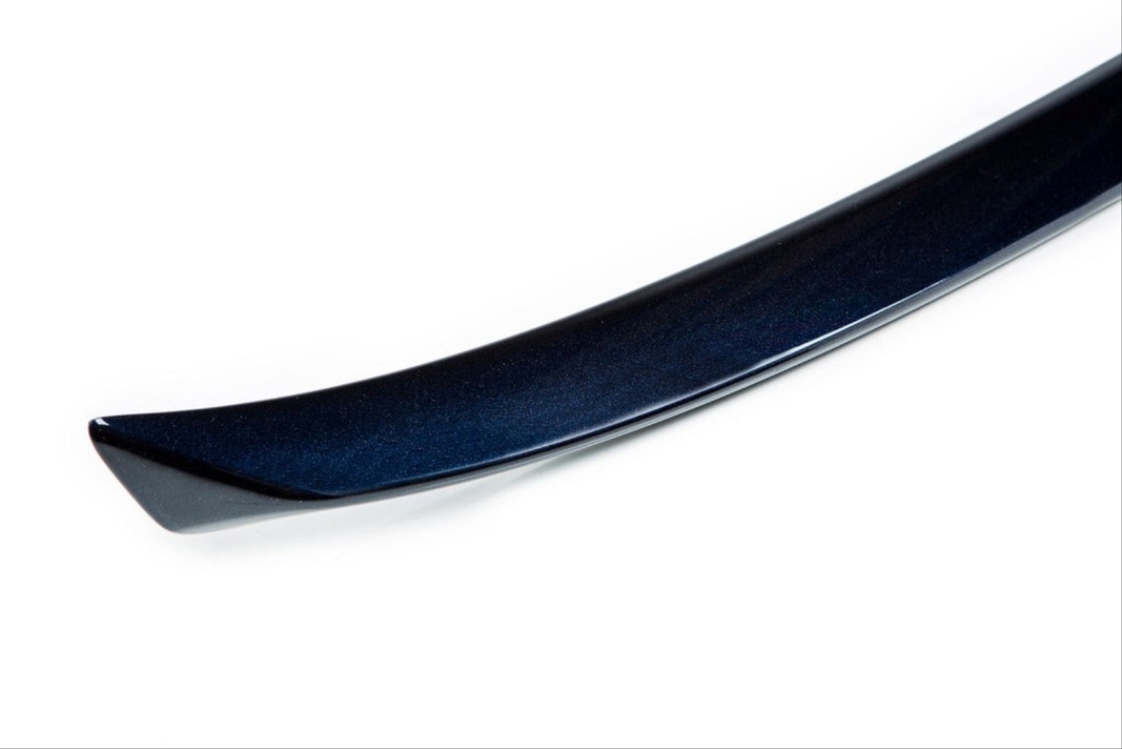BMW 5 Serisi G30 için Uyumlu Hybrid Spoiler - Piano Black (Parlak Siyah) 5