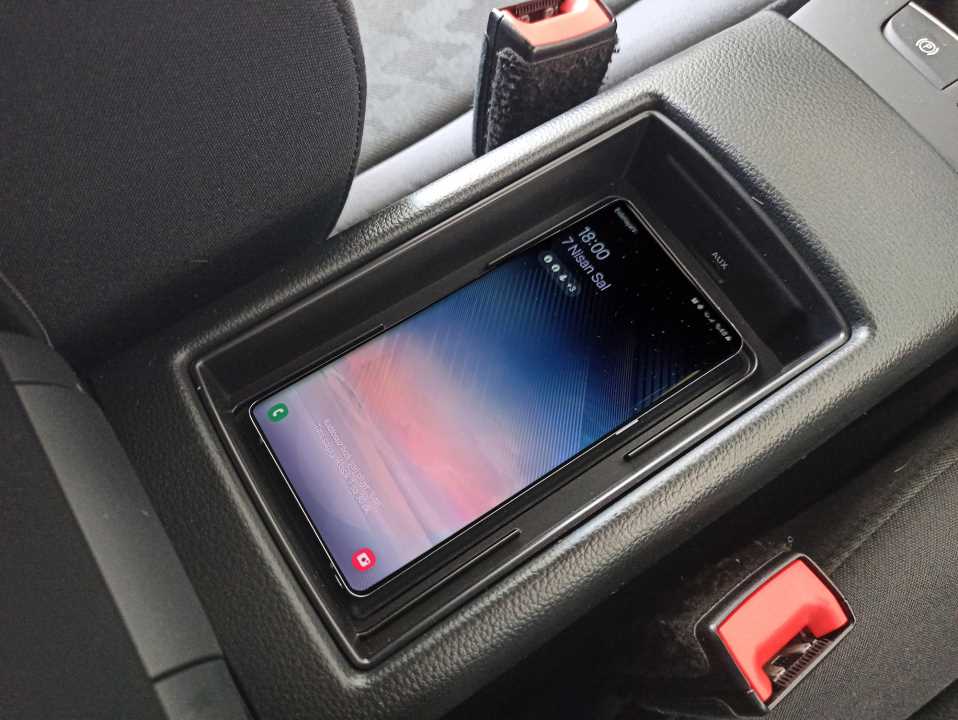Audi A3 2012-2019 İçin Uyumlu Kablosuz Şarj Standı 4