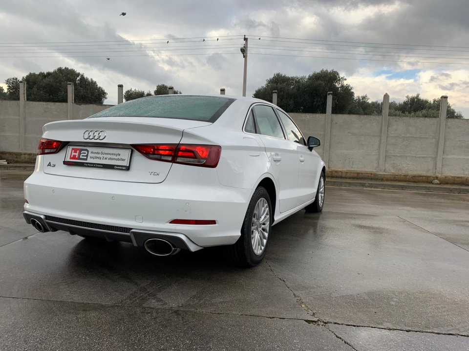 Audi A3 2013-2016 Sedan için Uyumlu RS3 Difuzor (Normal Tampon) 3
