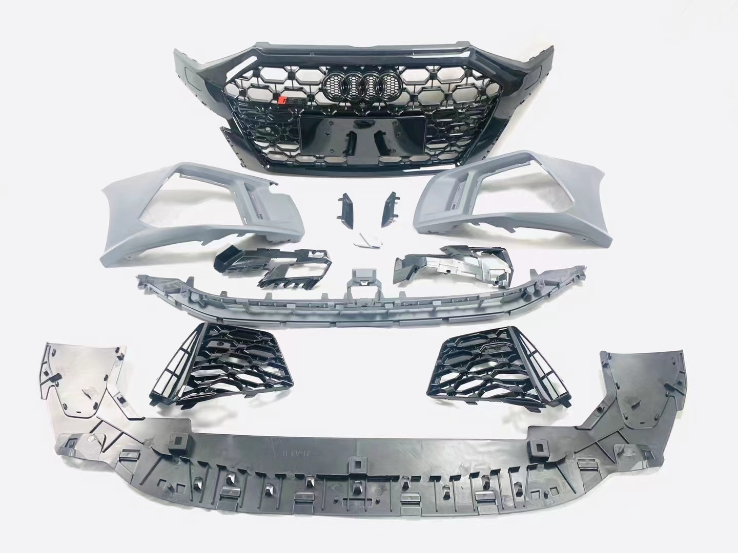 Audi A3 2021+ için Uyumlulu RS3 Ön Tampon Dönüşüm 3
