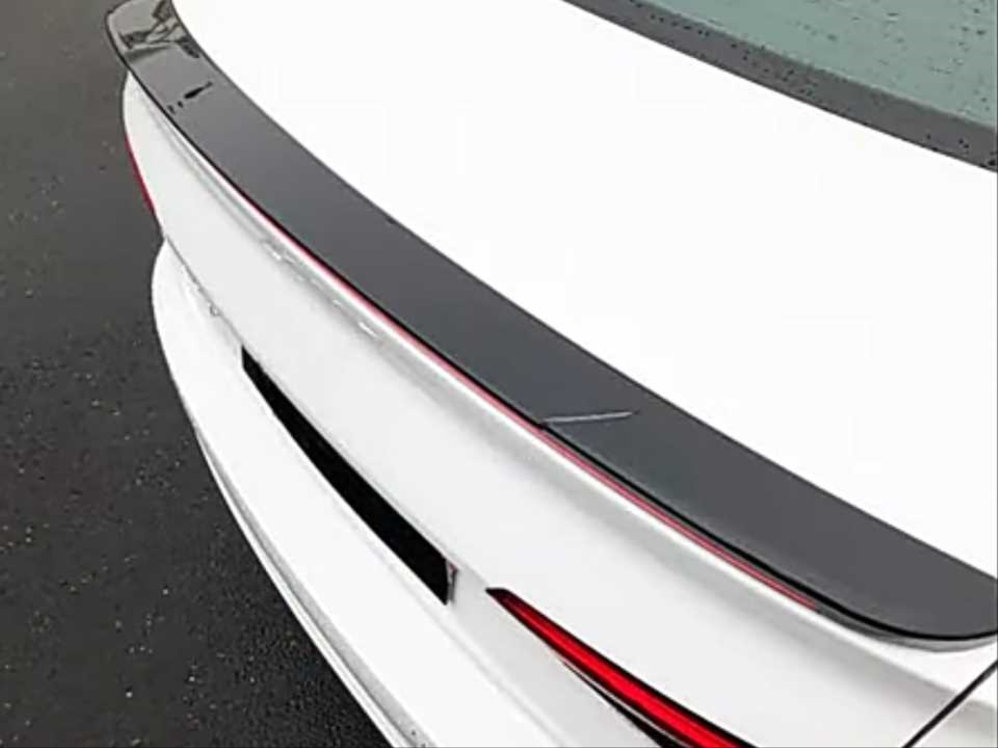 A4 2016-2019 için Uyumlu LED Spoiler Piano Black (Parlak Siyah) 3