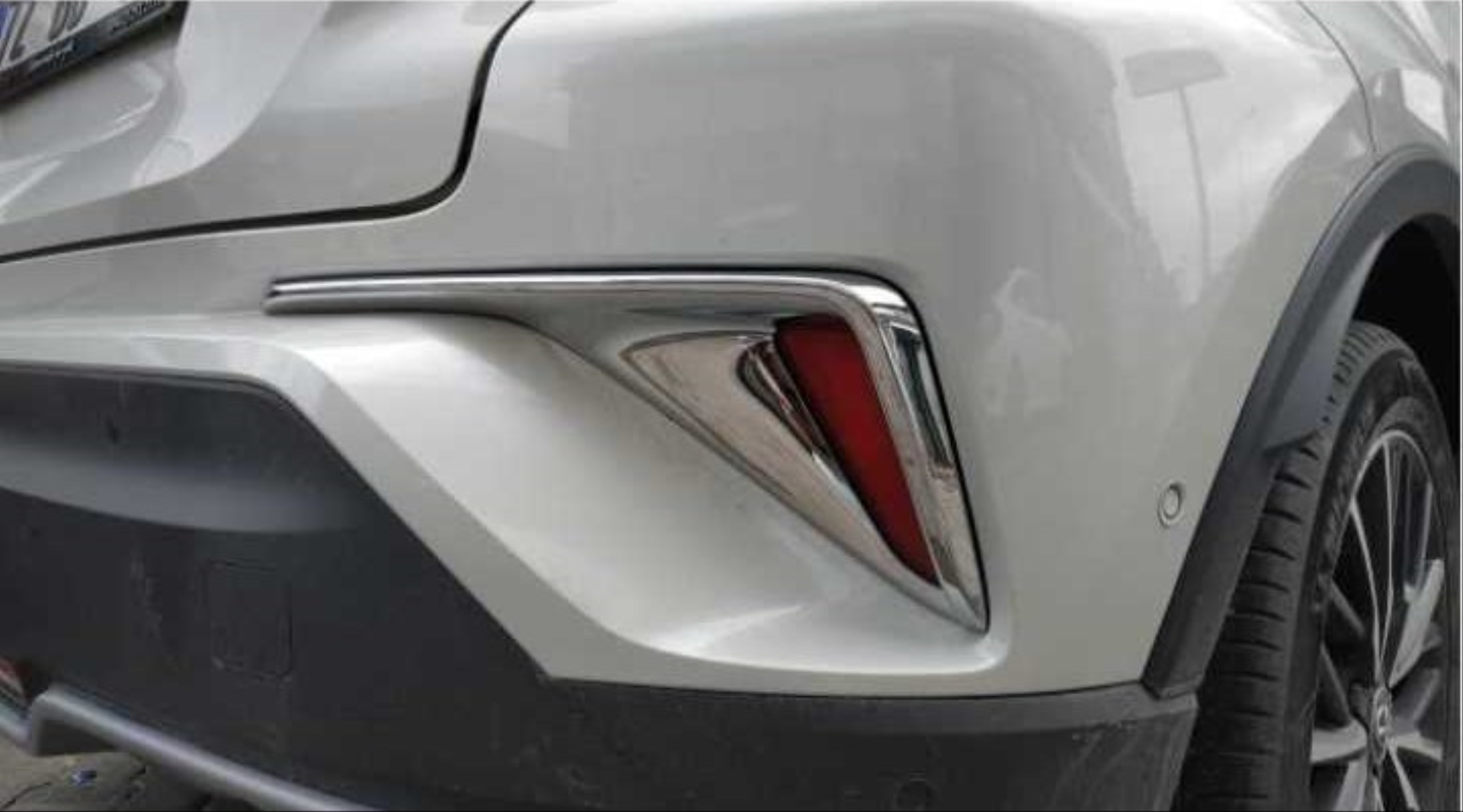 2016-2019 Toyota C-HR Arka Sis Kaplaması Nikelaj 3