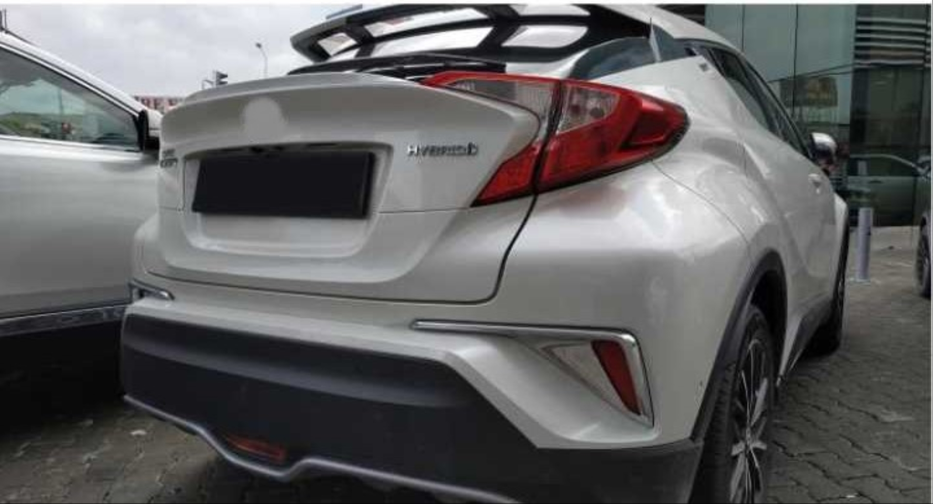 2016-2019 Toyota C-HR Arka Sis Kaplaması Nikelaj 4