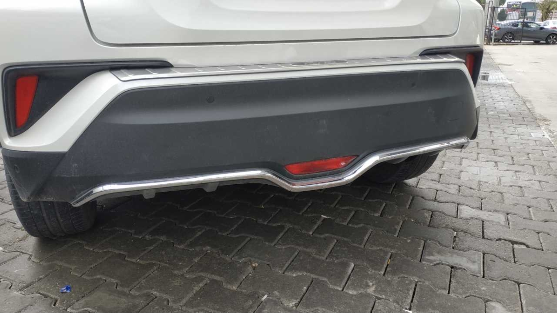 C-HR 2016-2019 İçin Uyumlu Arka Tampon Alt Çıtası Nikelaj 2