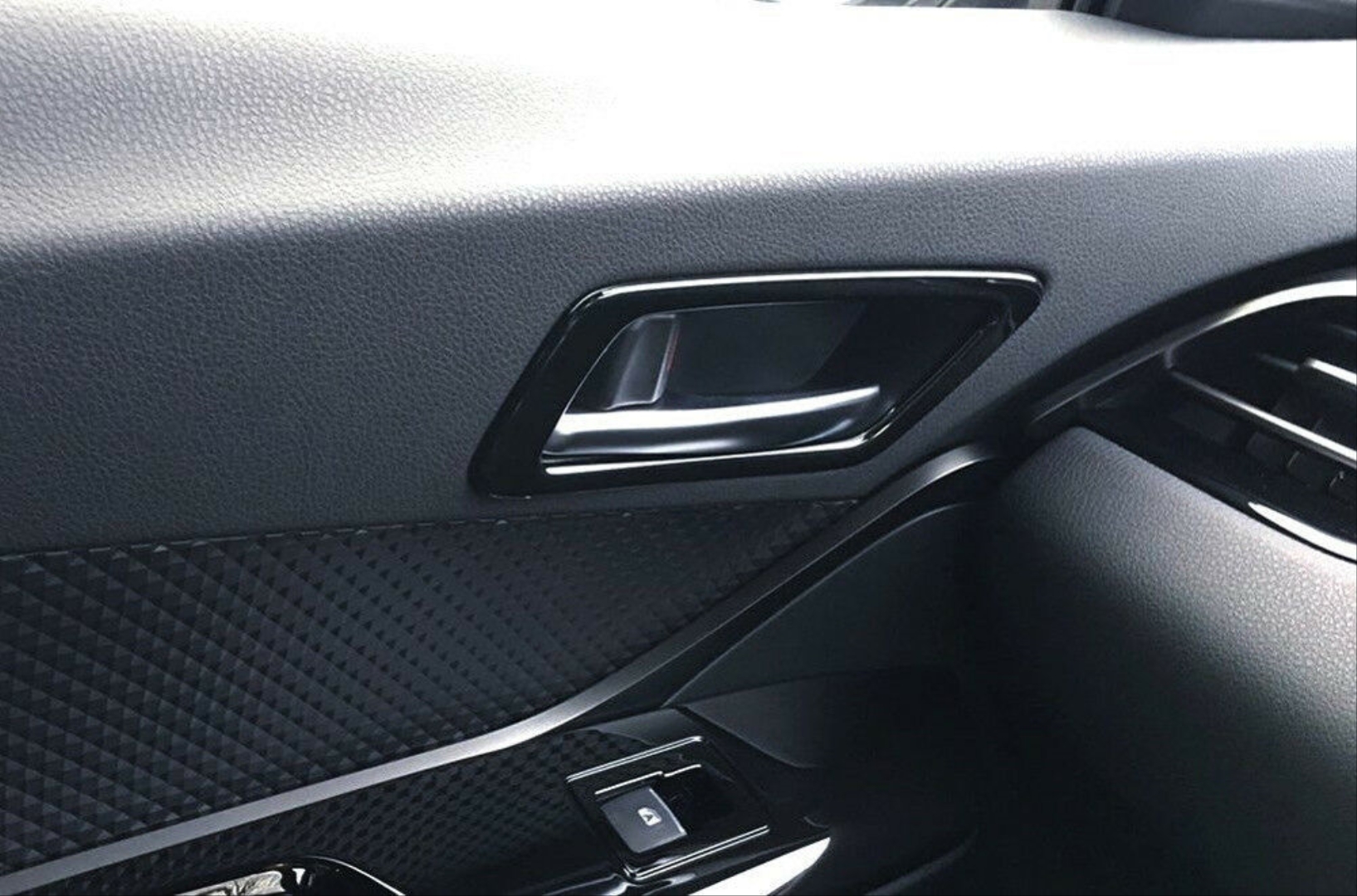 Toyota C-HR 2016-2019 İçin Uyumlu Kapı Kolçak Kaplama Titanyum Siyah 2