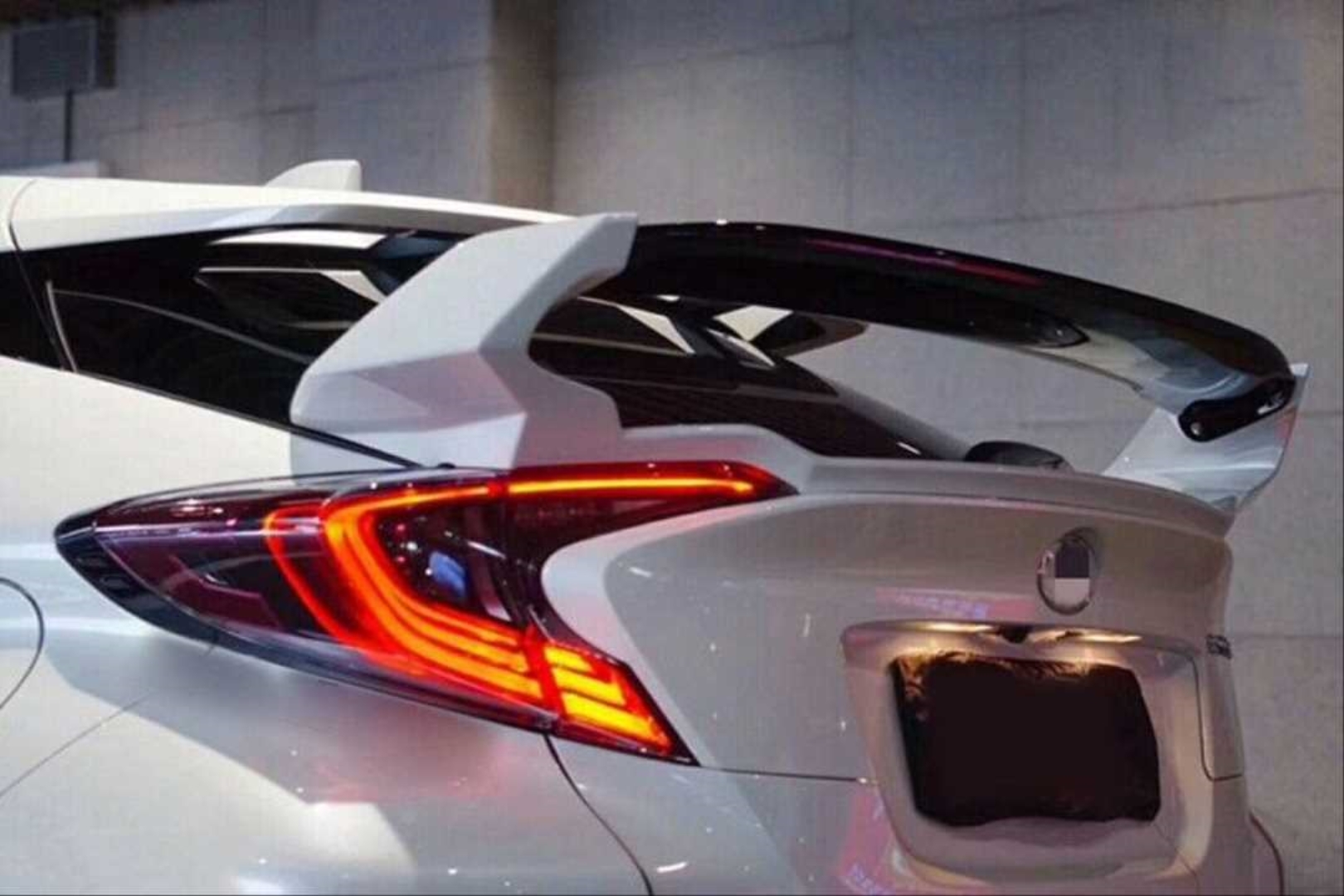 Toyota C-HR 2016-2019 Uyumlu Yüksek Spoiler 2