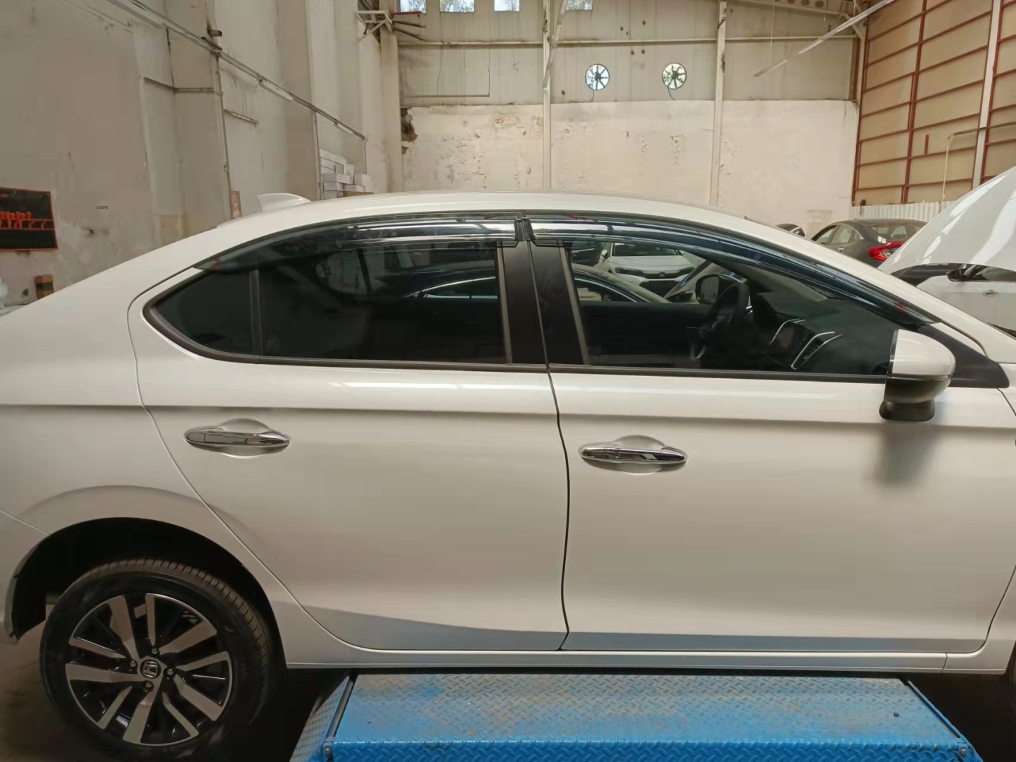 Honda Civic 2020+ İçin Uyumlu Cam Rüzgarlığı 4
