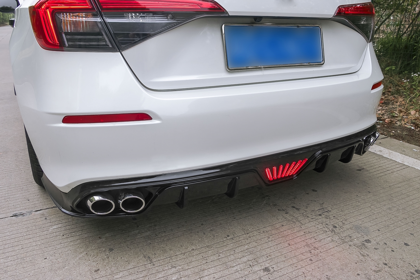 Honda Civic 2022 4 Egzoz Difüzör - Ledli 3