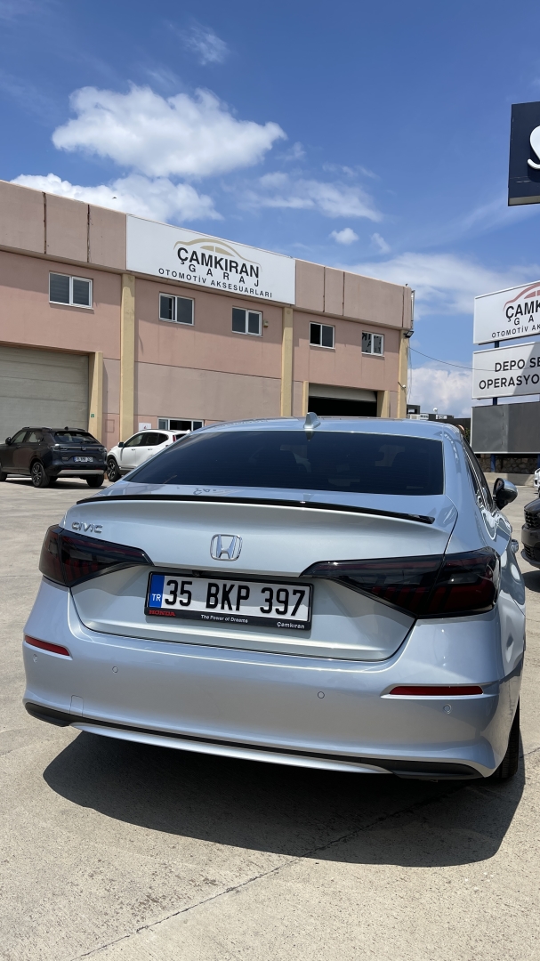 Honda Civic 2022+ FE1 Hybrid Spoiler (Parlak Siyah) 2