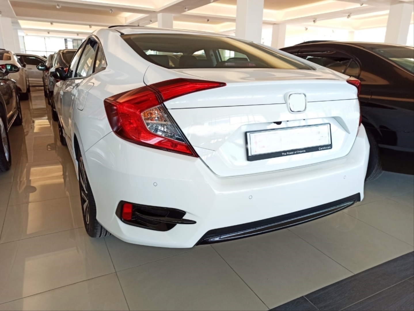 Honda Civic FC5 2016-2020 İçin Uyumlu Arka Sis Kapağı Orta Çıta - Siyah 3