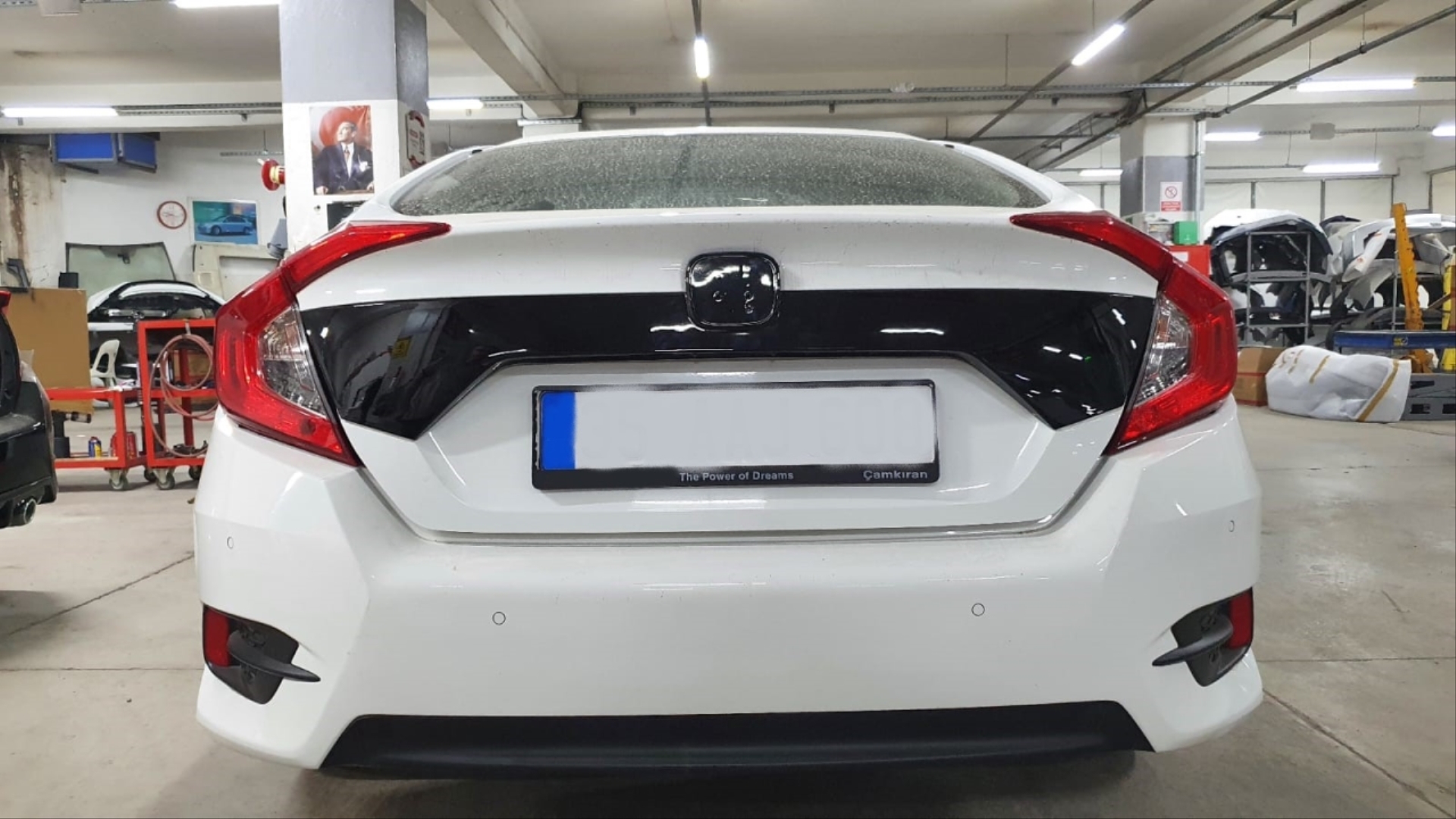 Civic FC5 2016-2020 İçin Uyumlu Bagaj Kapağı Plaka Üst Kaplaması Piano Black 2