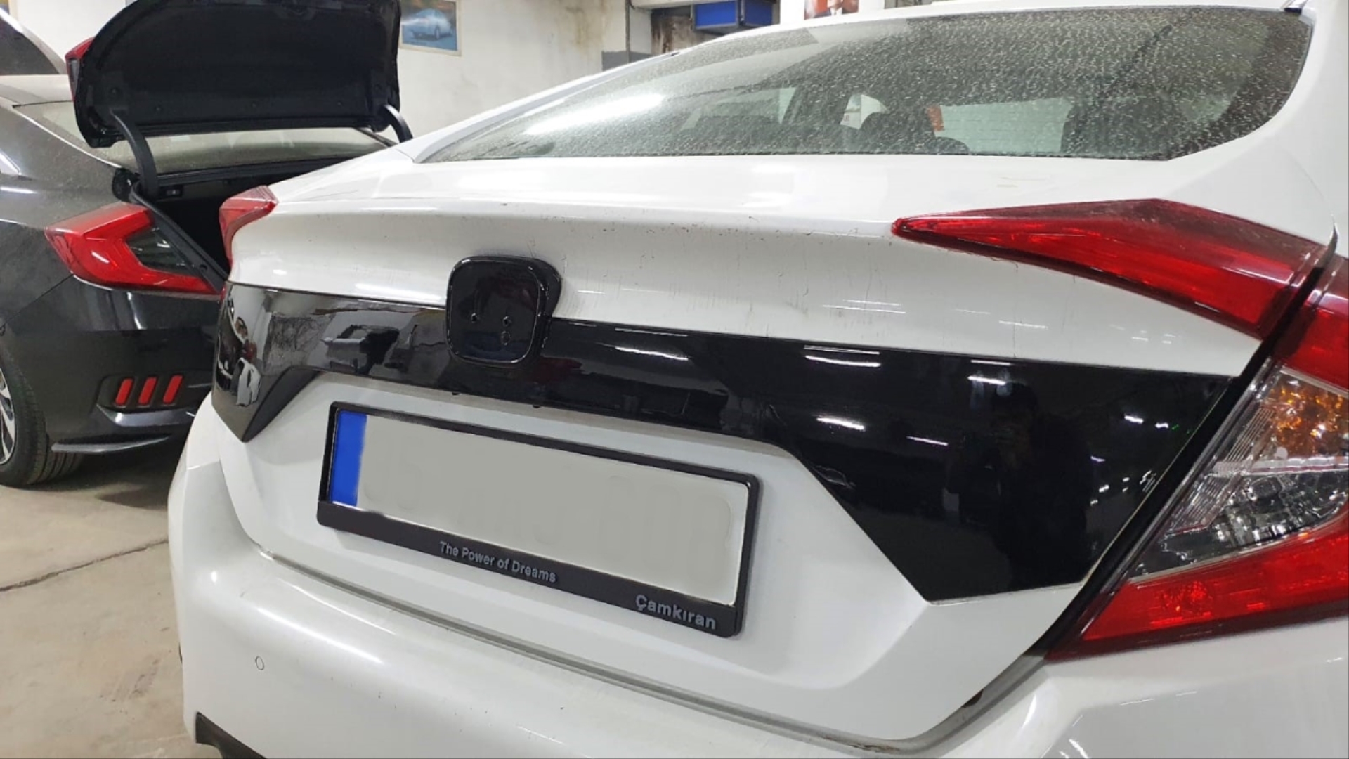 Civic FC5 2016-2020 İçin Uyumlu Bagaj Kapağı Plaka Üst Kaplaması Piano Black 5