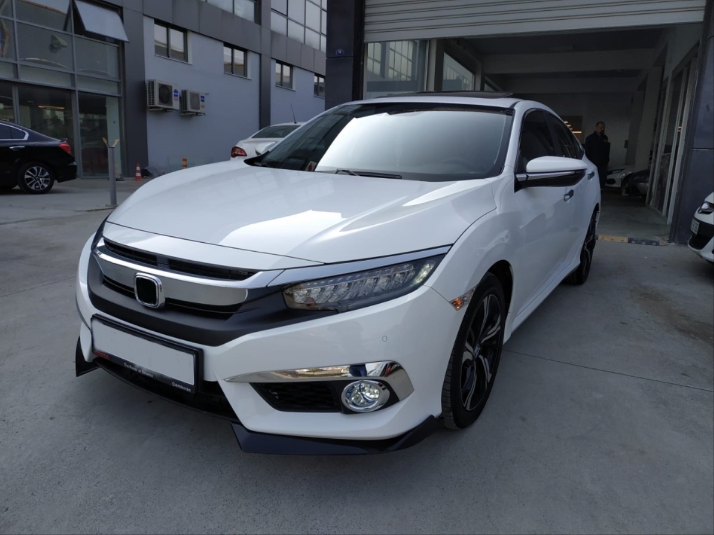 Civic FC5 2016-2020 Uyumlu Çıkıntılı Ön Flap Piano Black Dizayn 3