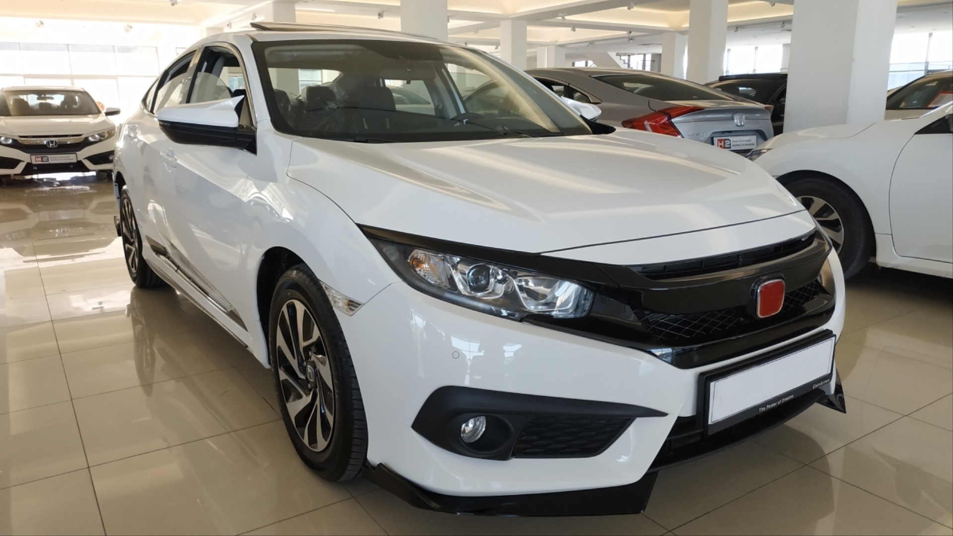Civic FC5 2016-2020 Uyumlu Çıkıntılı Ön Flap Piano Black Dizayn 5