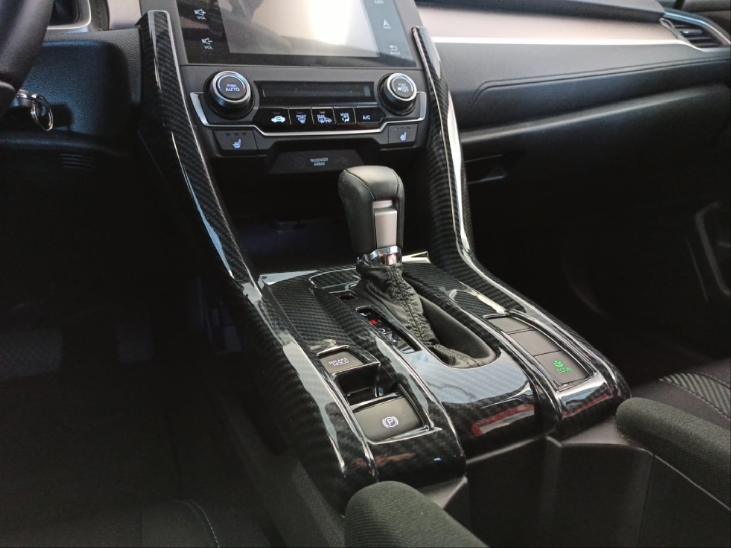 Honda Civic FC5 2016-2020 Uyumlu Yeni Stil Vites Konsol Full Kaplama - Piano Black 5