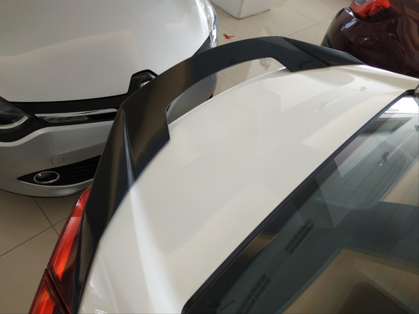 Civic FC5 için uyumlu V Style Spoiler - Piano Black 3