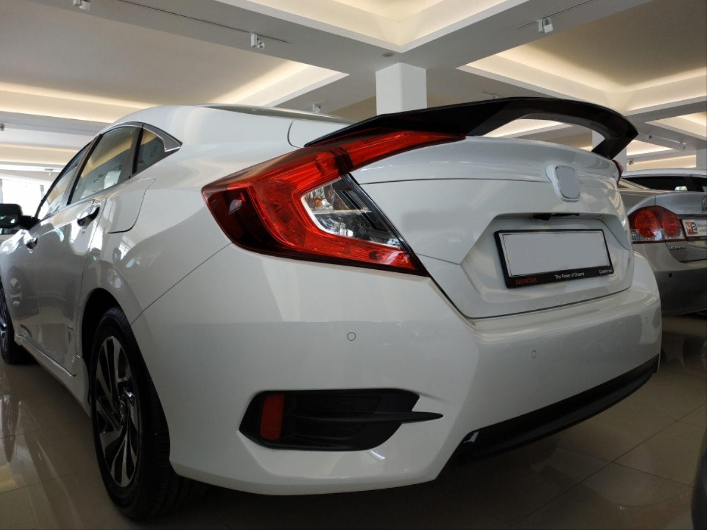 Civic FC5 için uyumlu V Style Spoiler - Piano Black 4