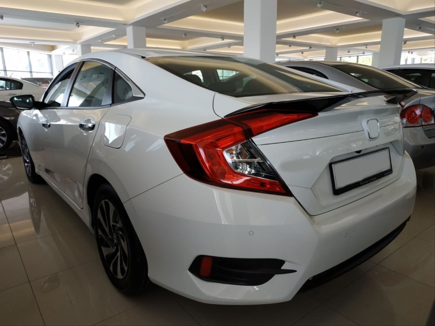 Civic FC5 için uyumlu V Style Spoiler - Piano Black 5