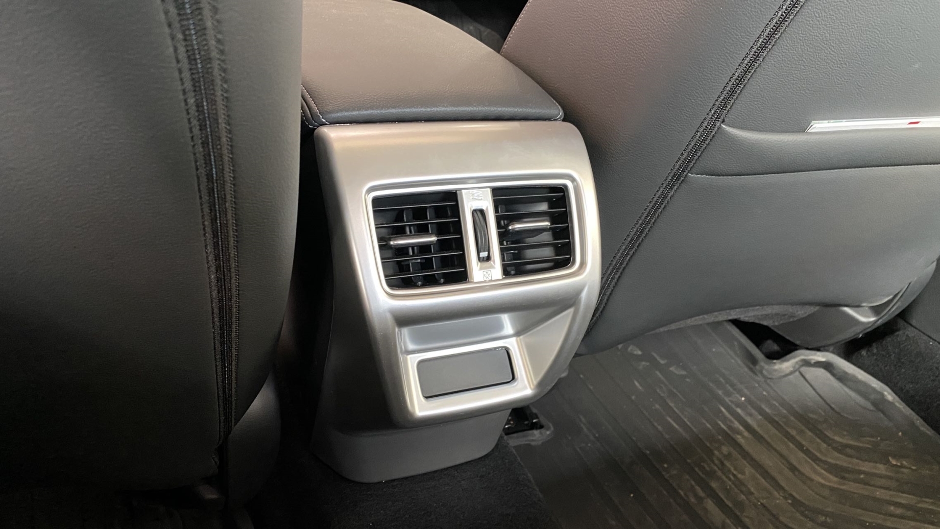 Honda Civic FE1 2022 için Uyumlu Arka Klima Panel Kaplama - Silver 5