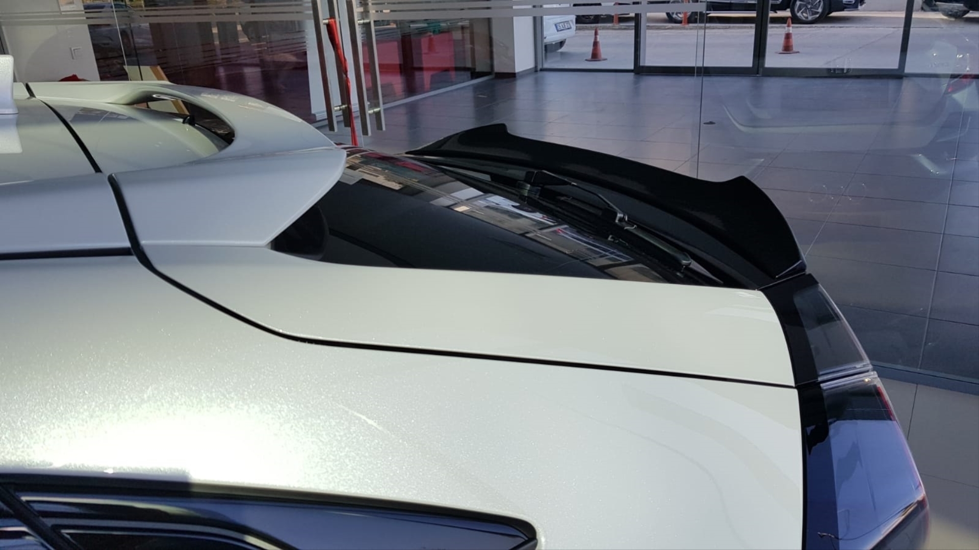Civic FK7 (2016-2020) Uyumlu Hatchback Spoiler DTO (Piano Black) 3
