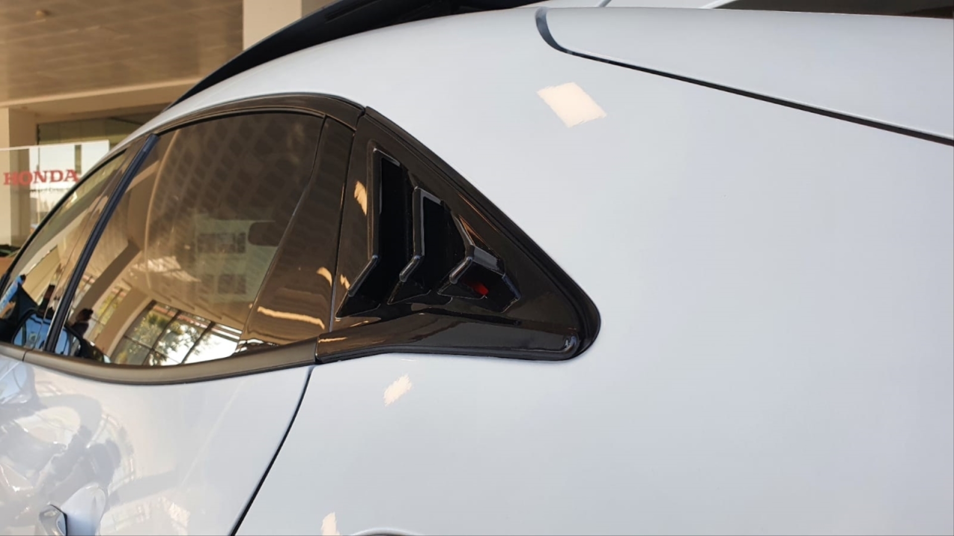 Civic FK7 (2016-2020) İçin Uyumlu HB Kelebek Kaplama Piano Black 2