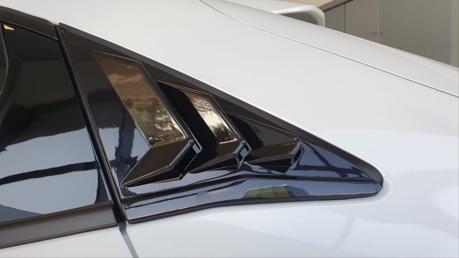Civic FK7 (2016-2020) İçin Uyumlu HB Kelebek Kaplama Piano Black 5