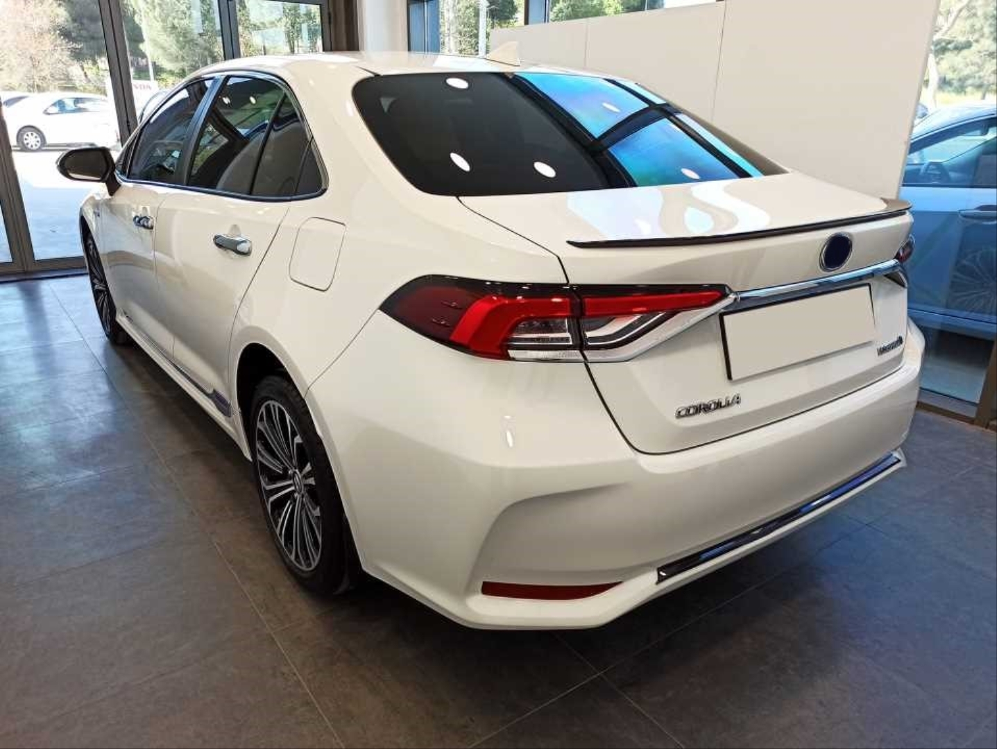 Toyota Corolla 2019+ için Uyumlu Arka Tampon Alt Çıtası Karbon 2