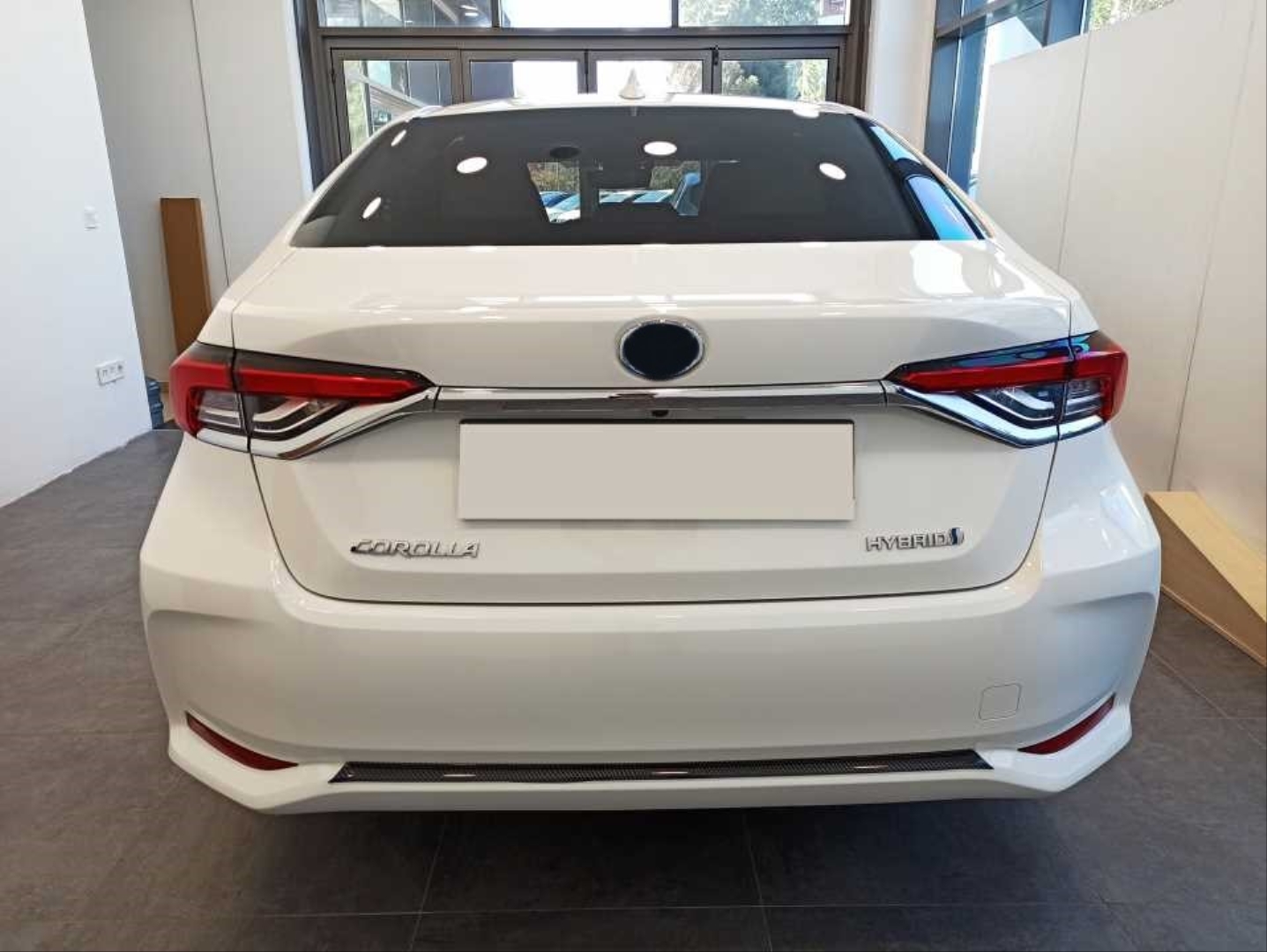 Toyota Corolla 2019+ için Uyumlu Arka Tampon Alt Çıtası Karbon 5