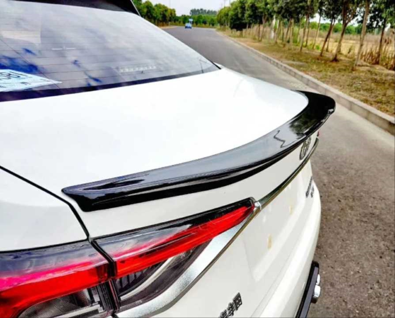 Corolla 2019+ İçin Uyumlu Bagaj Üstü Spoiler B Dizayn (Piano Black) 3