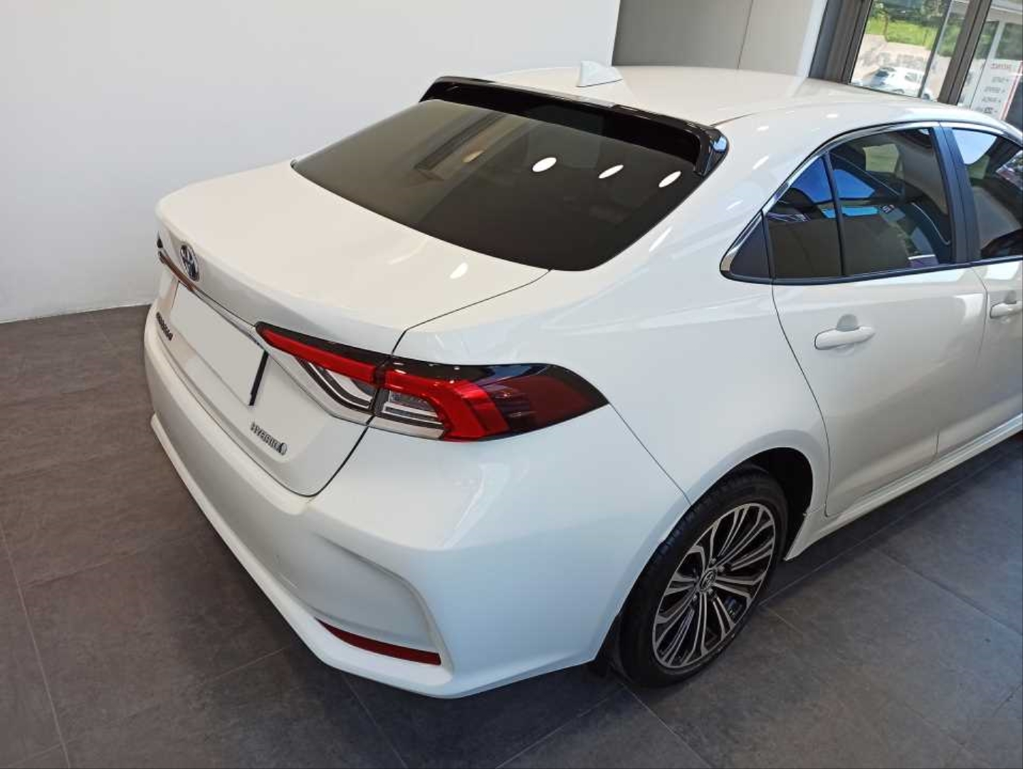 2019+ Toyota Corolla İçin Uyumlu Cam Üstü Spoiler (Piano Black) 3
