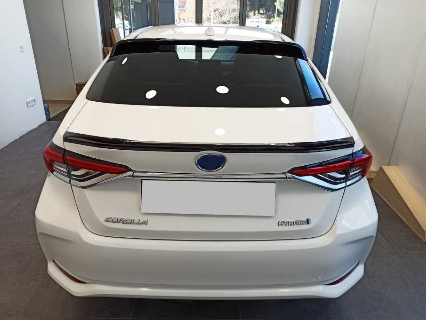2019+ Toyota Corolla İçin Uyumlu Cam Üstü Spoiler (Piano Black) 4