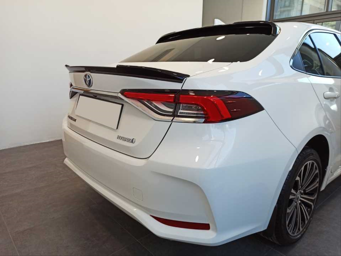 2019+ Toyota Corolla İçin Uyumlu Cam Üstü Spoiler (Piano Black) 5