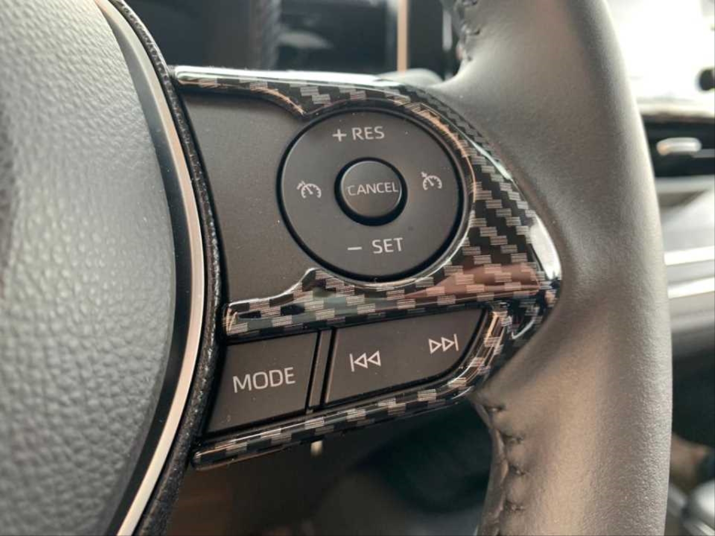 Toyota Corolla 2019+ İçin Uyumlu Direksiyon Kaplama Karbon 2