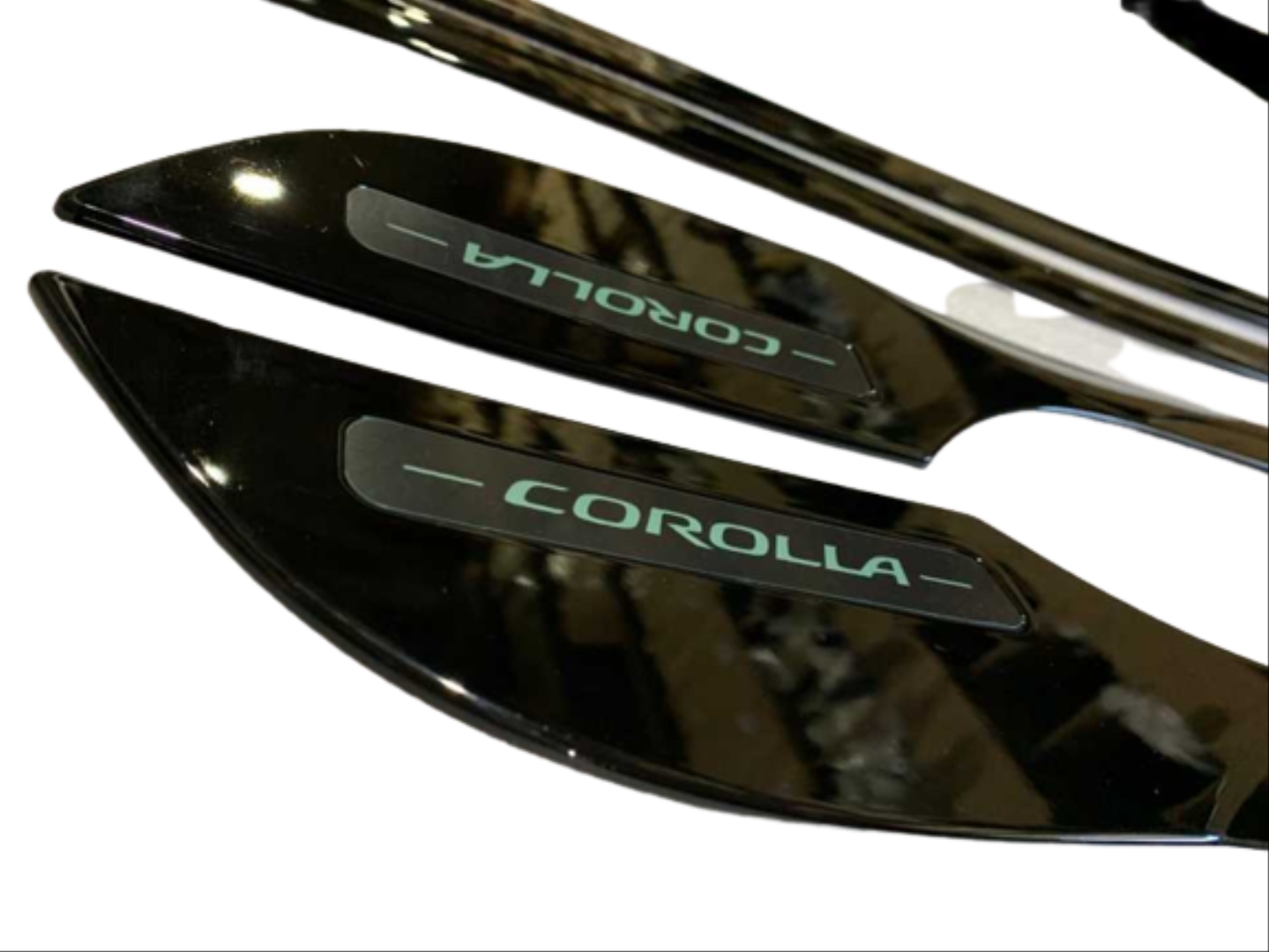 Corolla 2019+ için Uyumlu Kapı Çıtası Piano Black 3