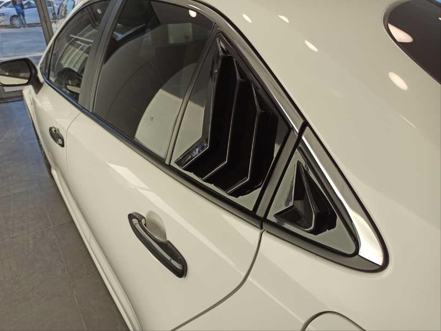 Corolla 2019+ İçin Uyumlu Kelebek Kaplama Piano Black 4