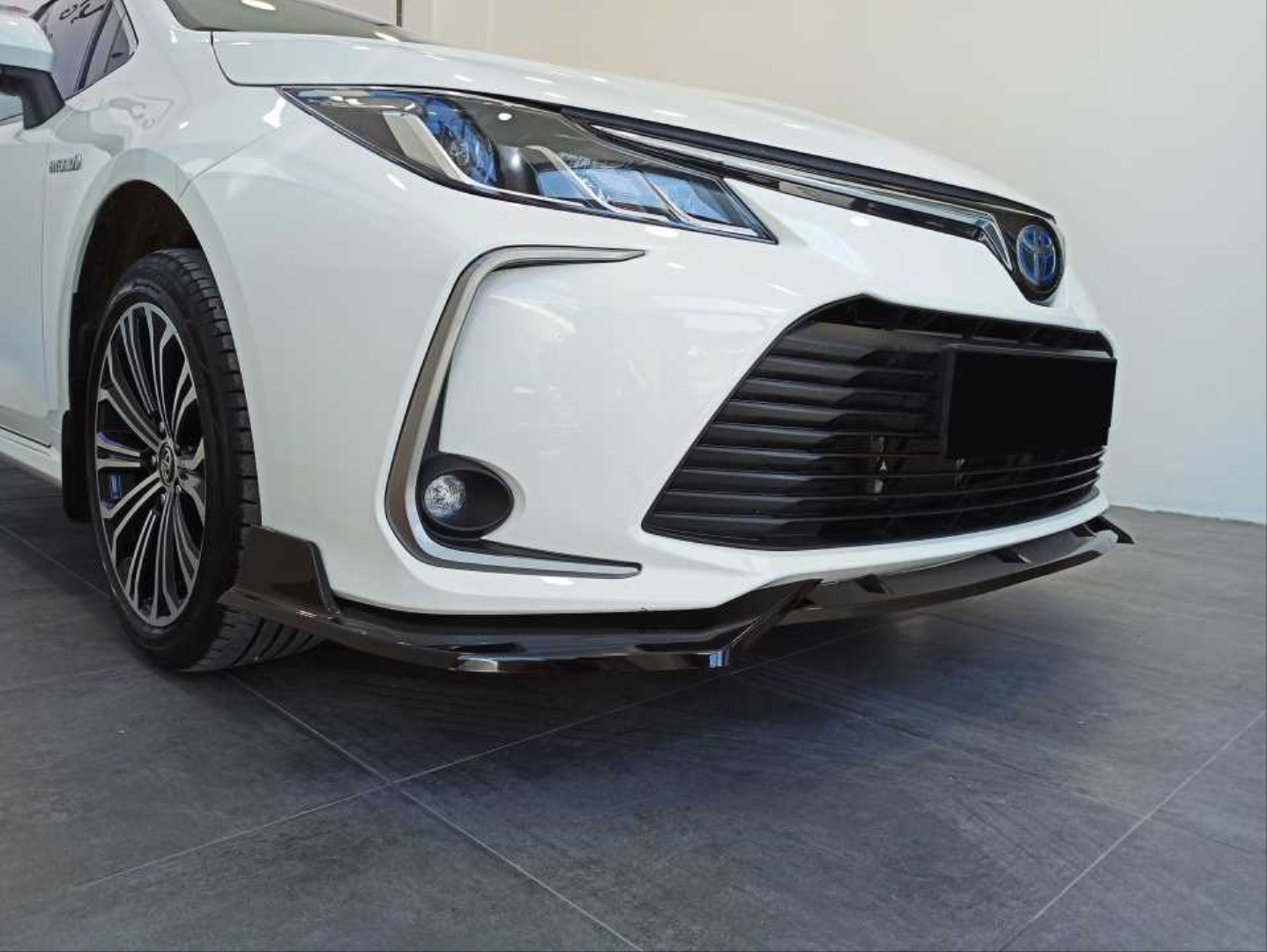 Toyota Corolla 2019+ Uyumlu Ön Lip 4
